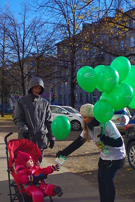 Пчела Вероника дарит подарки
